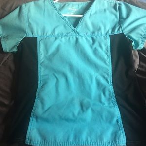 Cherokee scrub top Medium